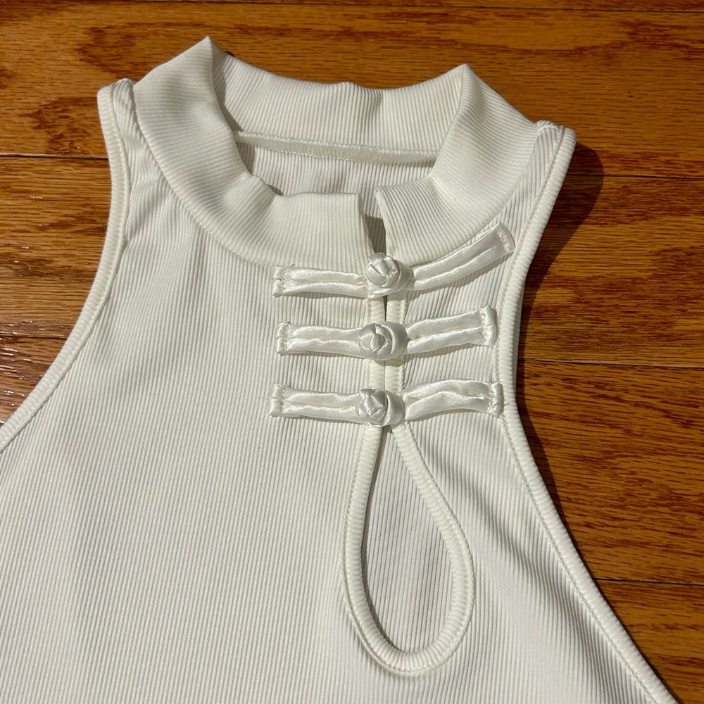 White Sleeveless Women's Top - Picture 2 of 6